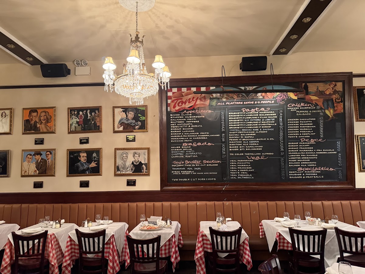 Tony's Di Napoli — Restaurant