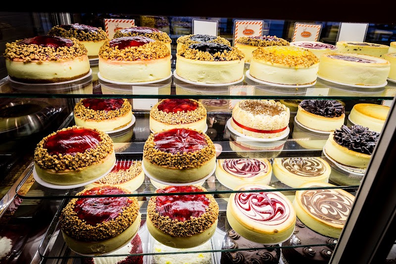 Junior's Restaurant & Bakery
